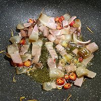 蕨菜炒腊肉的做法图解5