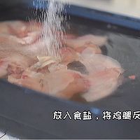 #名厨汁味，圆中秋美味#酸菜鸡腿炖鸭血的做法图解1