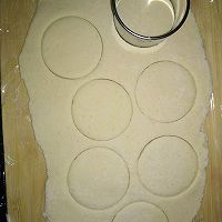 榨豆浆剩下的豆渣:黄豆渣荷叶饼的做法图解6
