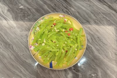 清炒莴笋丝