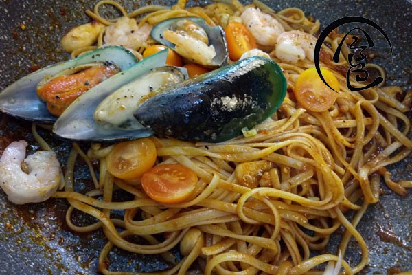 「回家菜谱」——香茅酸辣海鲜意大利面的做法
