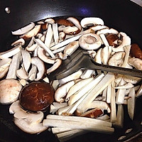 鲜菌骨汤的做法图解7