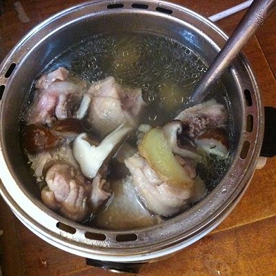 电饭煲之香菇鸡大腿根汤