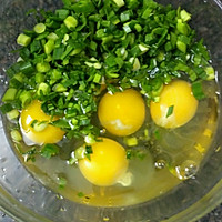 香蒜煎蛋饼#蒸派or烤派的做法图解2