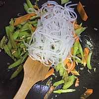 芹菜炒粉条的做法图解8