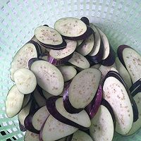 避风塘茄夹的做法图解1
