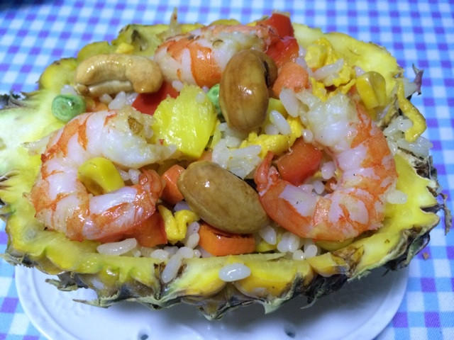 海鲜菠萝饭的做法