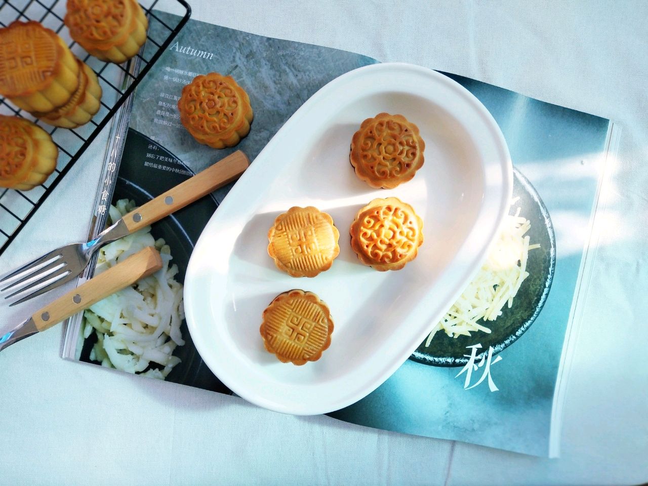 Cantonese mooncake with purple potato filling