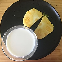 凤梨牛奶的做法图解1