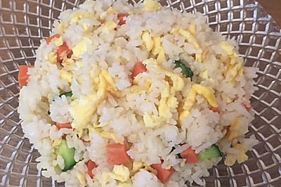 黄瓜火腿蛋炒饭