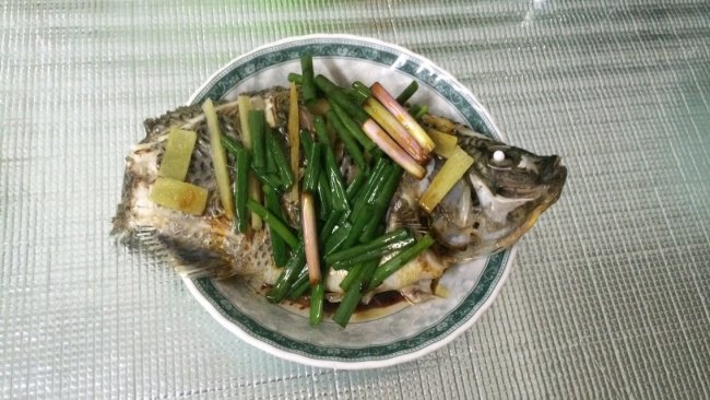 【家常菜】广式清蒸福寿鱼（罗非鱼）的做法