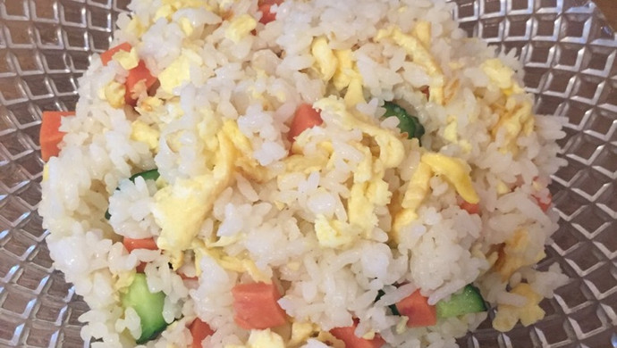 黄瓜火腿蛋炒饭