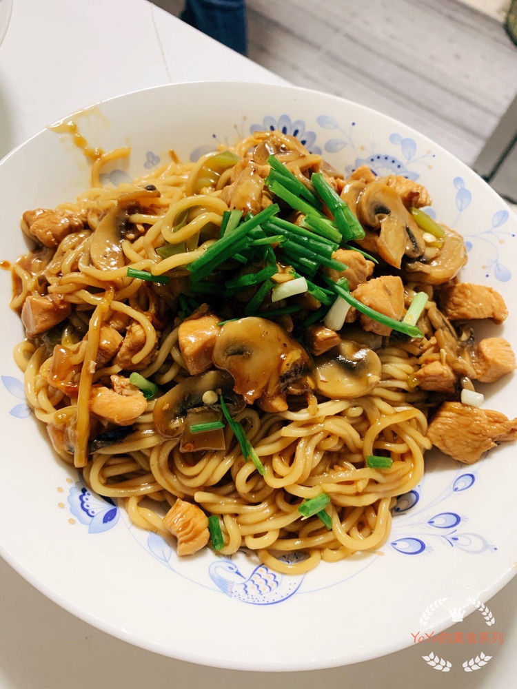 口蘑鸡肉焖面的做法