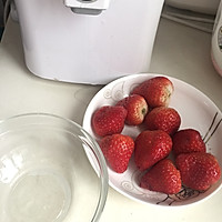 草莓慕斯冻的做法图解1