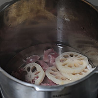 #苏泊尔巧易旋压力快锅#莲藕生菜骨头汤的做法图解3