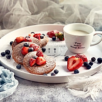 #百变水果花样吃#双莓可可松饼的做法图解9