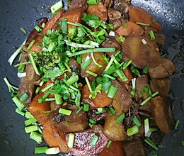 土豆牛肉烩胡萝卜的做法