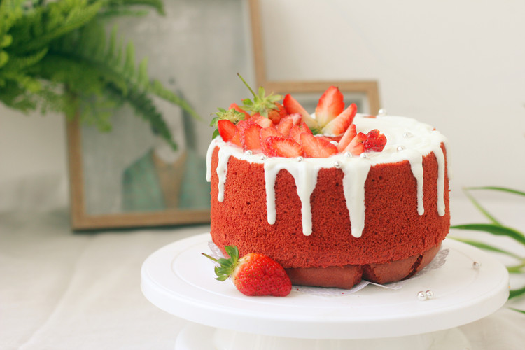 草莓酸奶红丝绒蛋糕的做法