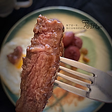 晨间时光：汁浓 味厚 肉嫩 吃起来一点也不乏味的全熟牛排