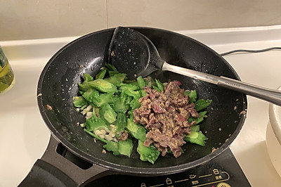 牛肉炒苦瓜