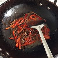 红辣椒炒茶树菇的做法图解5