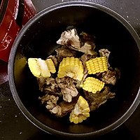 玉米排骨汤的做法图解4