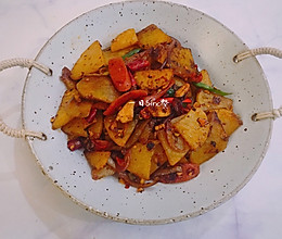 零失败「腊味干锅土豆片」的做法