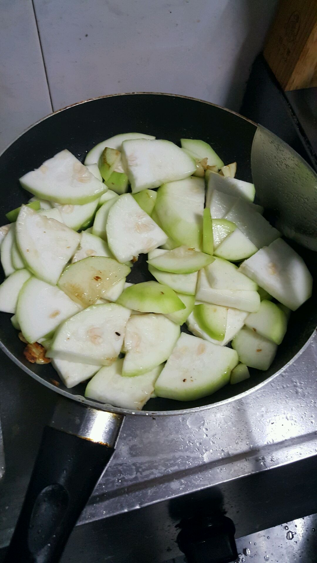 蒜蓉炒蒲瓜(葫芦瓜)的做法图解3