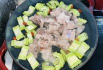 苦瓜绿豆排骨汤的做法