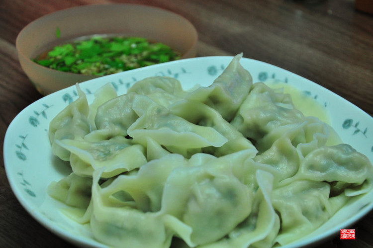 猪肉荠菜水饺的做法