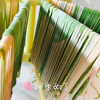 蔬菜汁双色面条的做法图解5