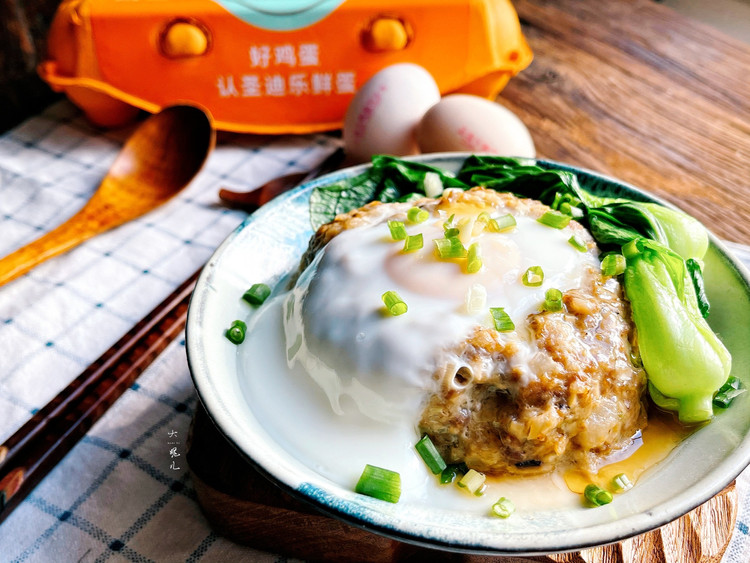 年菜—溏心蛋手剁风蒸肉饼的做法