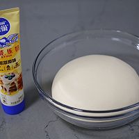 #烘焙美学大赏#柔软香甜的炼奶排包的做法图解8