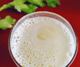 #本周热榜#排毒清热的芹菜雪梨汁的做法