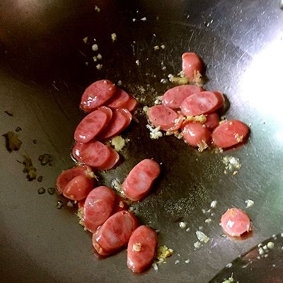 猪肉肠炒南瓜苗的做法