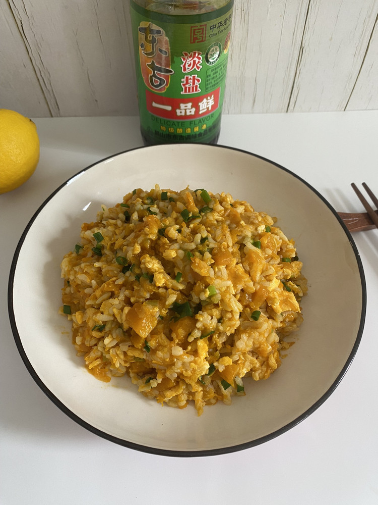 南瓜鸡蛋炒饭的做法