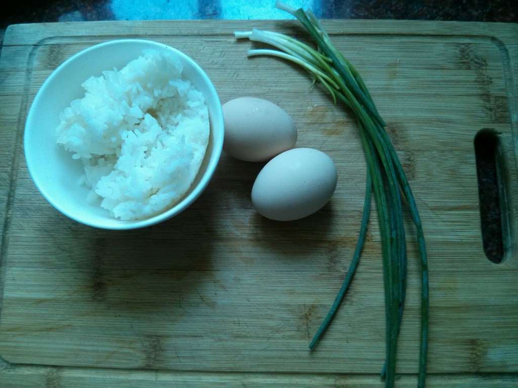 剩饭煎饼的做法图解1