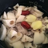 懒人版莲藕排骨汤的做法图解12