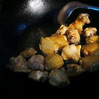 香菇炖鸡翅的做法图解4