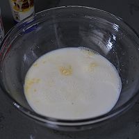 #烘焙美学大赏#柔软香甜又Q弹的牛奶炼乳面包的做法图解2