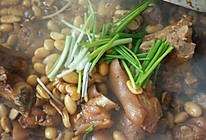 猪蹄炖黄豆的做法