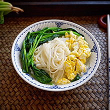 菠菜鸡蛋面