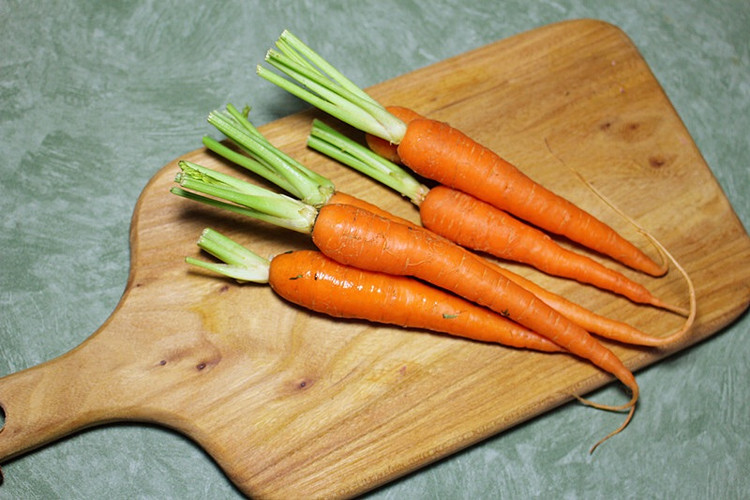 红红嫩嫩的胡萝卜泥粥（适合6-7以上月龄）的做法