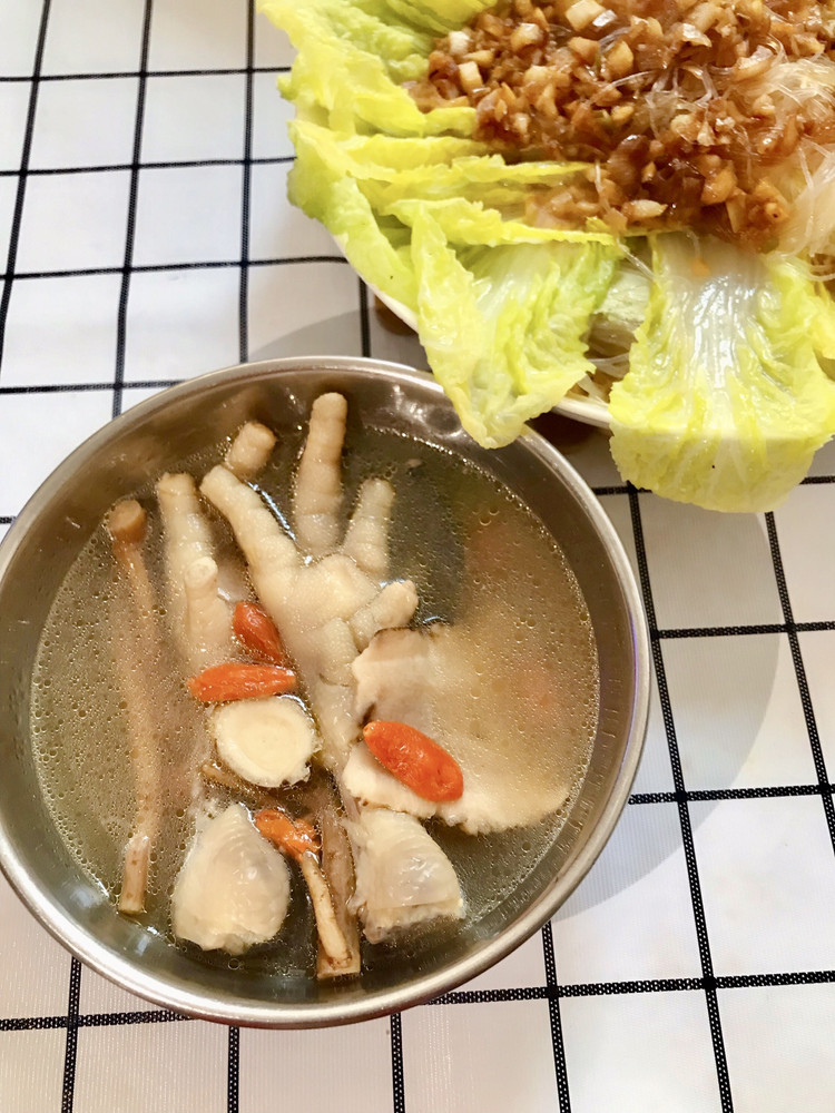 当归党参煲鸡脚的做法