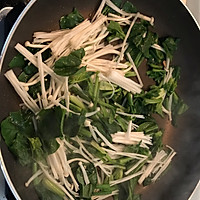 菠菜炒年糕的做法图解5