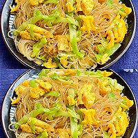 #豪吉藤椒油真香来袭#10分钟家常菜，巨好吃的包菜粉丝炒鸡蛋的做法图解4