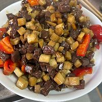 家常黑椒杏鲍菇炒牛肉粒的做法图解19