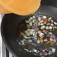 咖喱鱼丸浓汤面的做法图解4