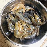 蒜蓉粉丝蒸虾的做法图解1