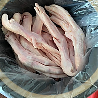 五香酸辣醋鸭掌的做法图解1